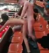 勇氣可嘉！在商場就打炮！