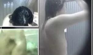 日本美人兒洗澡被偷拍