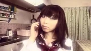 日本女子校生竟然會這樣淫蕩的在家中自慰