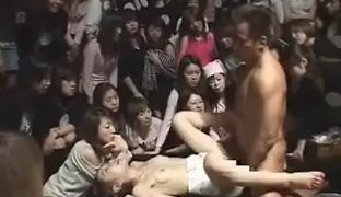 這是甚麼的世界！性交也可以成為當眾表演節目！